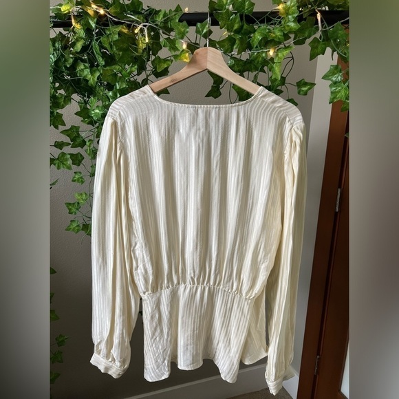 Banana Republic Champaign long sleeve wrap top size extra large - Picture 5 of 6